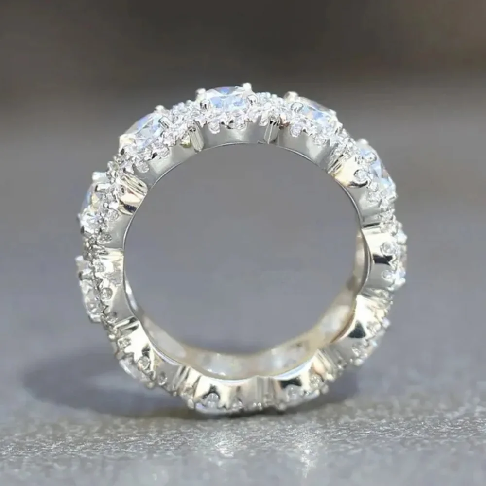 Stunning Diamond Engagement Band - Picture 3 of 6